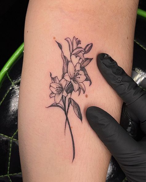 Day Lilly Tattoo, Lily Bouquet Tattoo, Lillie Tattoo, Lillies Tattoo, Los Angeles Tattoo, Bouquet Tattoo, Floral Tattoo Sleeve, Lily Bouquet, Lily Tattoo