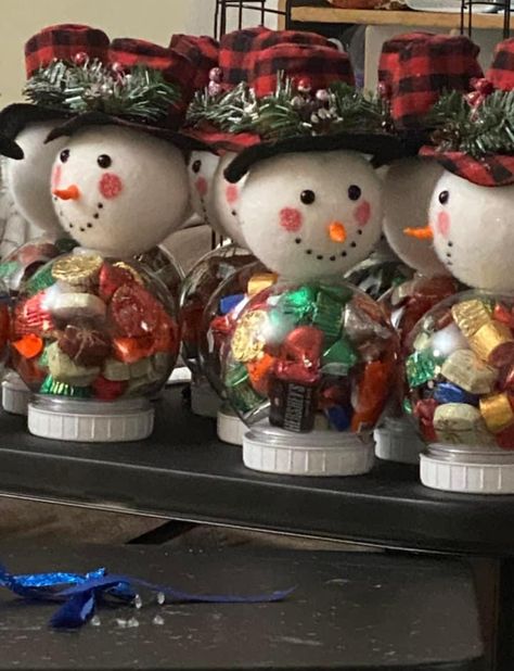 Snow Globe Snowman, Snowman Jars, Snowmen Hats, Craft Snowman, Dollar Tree Crafts Diy, Christmas Crafts Diy Gifts, Senior Crafts, Homemade Decorations, Christmas Pumpkins