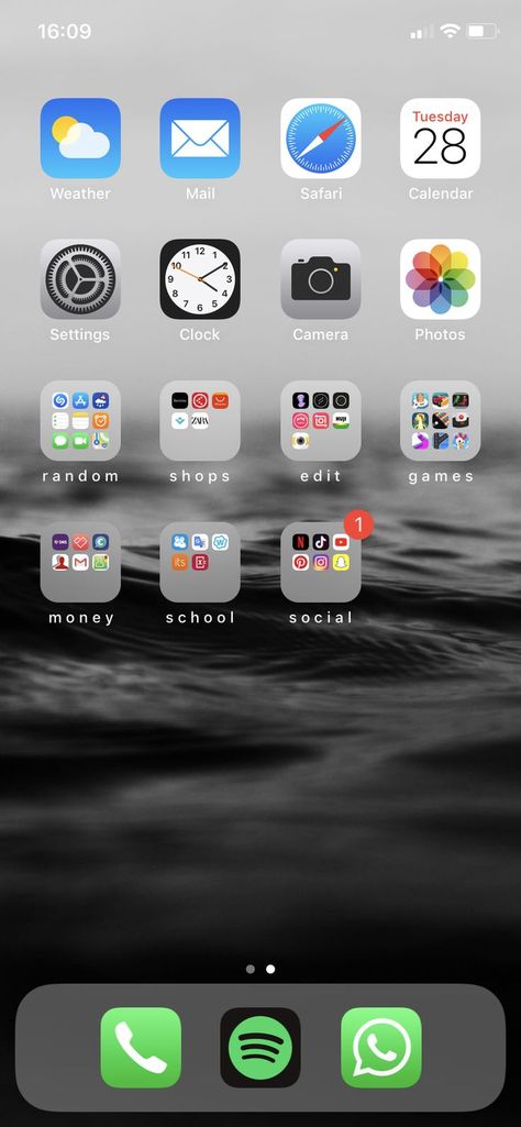 Iphone Xr Home Screen Layout, Iphone Xr Home Screen, Organize Apps On Iphone, Whats On My Iphone, Organize Phone Apps, Home Screen Layout, Organization Apps, Screen Layout, Iphone Organization