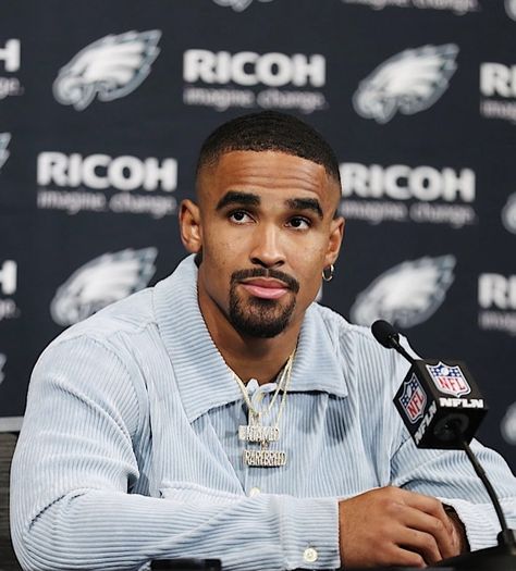 Cute Football Players, Philadelphia Eagles Football, Nfl Football Players, Nfl Photos, Jalen Hurts, Nfl History, American Football Players, The Eagles, Nfl Players