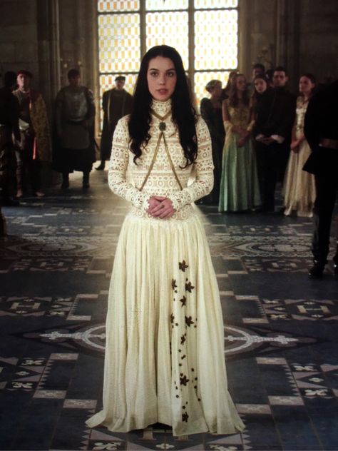 Mary Scott Reign Outfit, Mary Queen Of Scots Reign Dresses, Kenna Reign, Queen Mary Reign, Reign Outfits, Mary Reign, Reign Fashion, Reign Dresses, Movies Characters