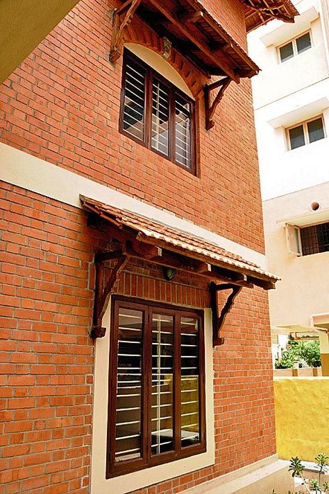 Kerala Brick House Design, Chajja Design Window, House Windows Exterior, Outside Wall Design, Modern Residential House, Pintu Ganda, Chettinad House, Kerala Traditional House, House Bungalow