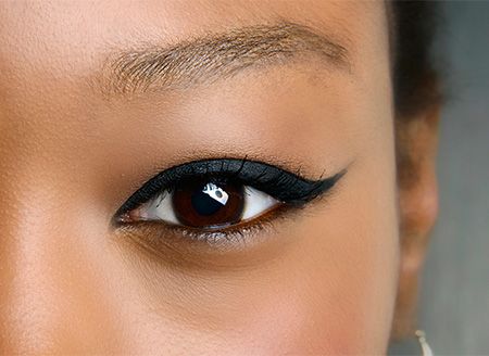 Easy Cat Eye, Cat Eye Contacts, Easy Winged Eyeliner, Eyeshadow For Green Eyes, Eye Tricks, Winged Eyeliner Tutorial, Simple Eyeliner, Eyeliner Eyeshadow, Cat Eyeliner