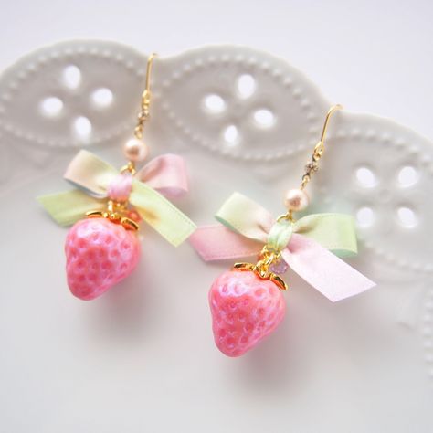 Diy Earrings Polymer Clay, Kawaii Earrings, Tanah Liat, Polymer Clay Jewelry Diy, Funky Earrings, Clay Jewelry Diy, Fancy Jewellery, Travel Videos, Fantasy Jewelry