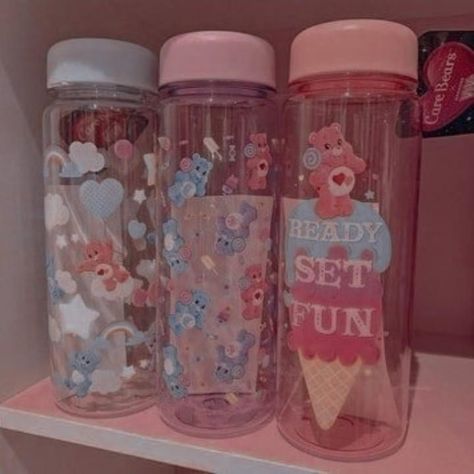 Garrafas fofas Aesthetic Palette, Kawaii Lifestyle, Care Bear Party, Trendy Water Bottles, Jelly Babies, Cute Water Bottles, Kawaii Accessories, Cute School Supplies, Pastel Pink Aesthetic