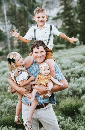 Family Photos With Baby, Family Photoshoot Poses, Northern Utah, Family Portrait Poses, Family Photoshoot Outfits, Outdoor Family Photos, Family Picture Poses, Family Beach Pictures, Utah Family Photographer