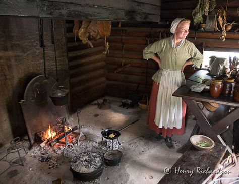 Bakubo Photos: Colonial Williamsburg Colonial Cooking, Family Friendly Vacation Destinations, Cooking Hearth, Dinosaur Valley State Park, Best Family Vacation Spots, Kid Friendly Vacations, Colonial Life, Colonial Kitchen, Female Butcher