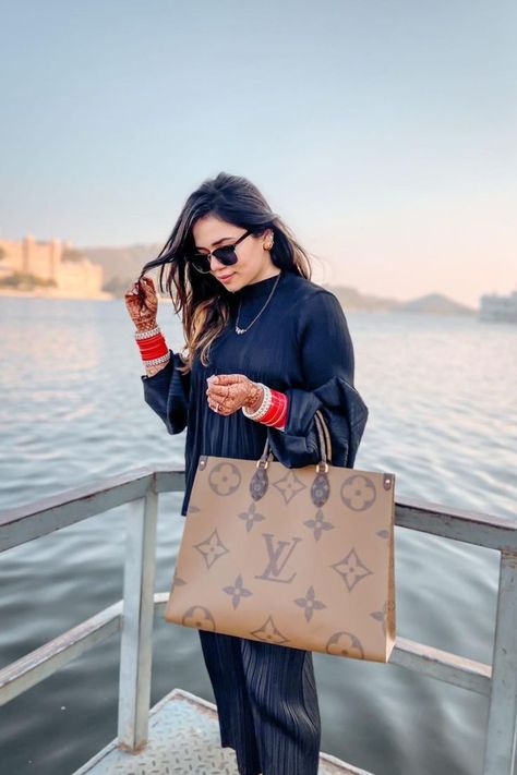 Onthego Louis Vuitton Outfit, Onthego Louis Vuitton, Lv Onthego, Louis Vuitton Handbags Neverfull, Louis Vuitton Bag Outfit, Vuitton Outfit, Louis Vuitton Outfit, Louis Vuitton Onthego, Giant Canvas