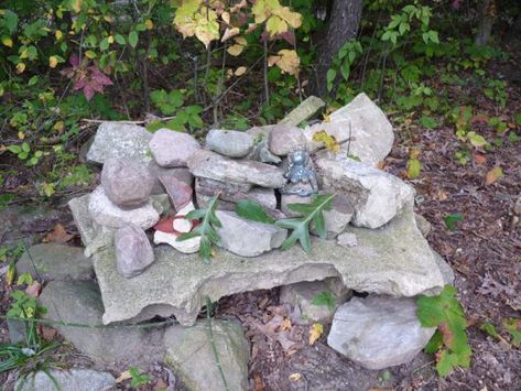 Outdoor Altar, Stacking Stones, Sacred Space Altar, Outdoor Meditation, Witchy Garden, Sacred Garden, Stone Circle, Witch Garden, Witches Altar