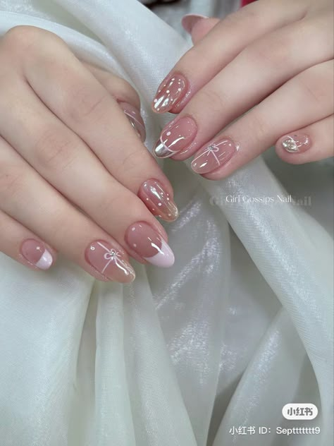 Nail Art Simple Elegant Natural, Cute Nail Acrylic, Nail Art Simple Elegant, Nail Short Acrylic, Nails With Designs Acrylic, Nail Burgundy, Nail Short Almond, Nail Neutral, Nude Nail Design