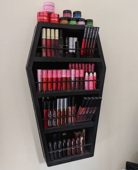 Goth Makeup Organization, Room Ideas Goth Aesthetic, Goth Makeup Room, Colorful Goth Decor, Goth Dorm Room Ideas, Red Goth Room, Goth Appartement, Goth Salon, Goth Room Decor Diy