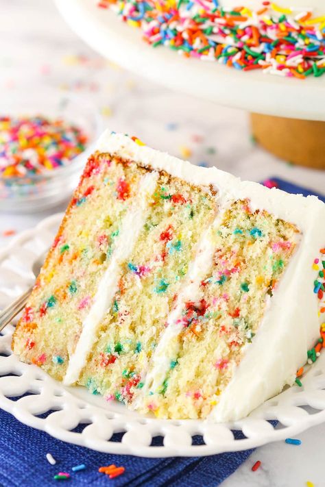 Time to celebrate! Three layers of vanilla cake packed with colorful rainbow sprinkles are filled and frosted with vanilla buttercream and topped with more rainbow sprinkles in this Funfetti cake. Yum! Homemade Funfetti Cake, Homemade Whipped Cream Recipe, Homemade Hot Fudge, Food Reference, Magnolia Bakery, Recipes With Whipping Cream, Sprinkle Cupcakes, Smooth Cake, Confetti Cake