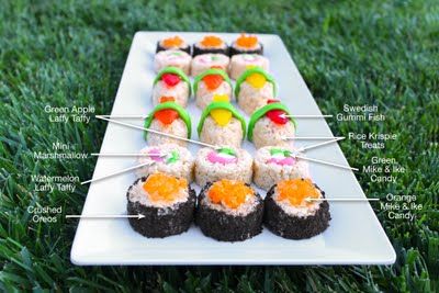 Sweet "sushi"..... of Rice Krispy treats, various candies, crushed Oreos. How deliciously sophisticated! lol Candy Sushi Rolls, Sushi Dessert, Sweet Sushi, Sushi Burger, Sushi Box, Candy Sushi, Dessert Sushi, Sushi Cake, Nigiri Sushi