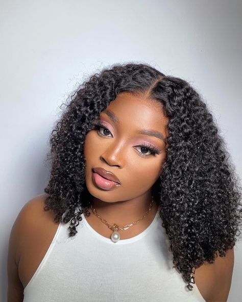 Curly Bob Wigs For Black Women, Short Curly Bob Wig, Curly Hair Model, Jheri Curl, Curly Bob Wig, Air Style, Hair Natural Color, Wig Collection, Frontal Wig Hairstyles