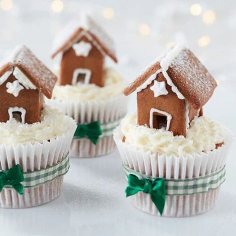 House Cupcakes, Christmas Afternoon Tea, House Cookies, Xmas Baking, Mini Gingerbread House, Christmas Cake Pops, Xmas Cake, Christmas Classic, Xmas Food