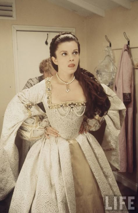 Genevieve Bujold as Anne Boleyn for Anne of a Thousand Days Anne Of The Thousand Days, Genevieve Bujold, Tudor Gown, Coronation Gown, Tudor Dress, Historical Gowns, Tudor Fashion, Tudor Costumes, Margaery Tyrell