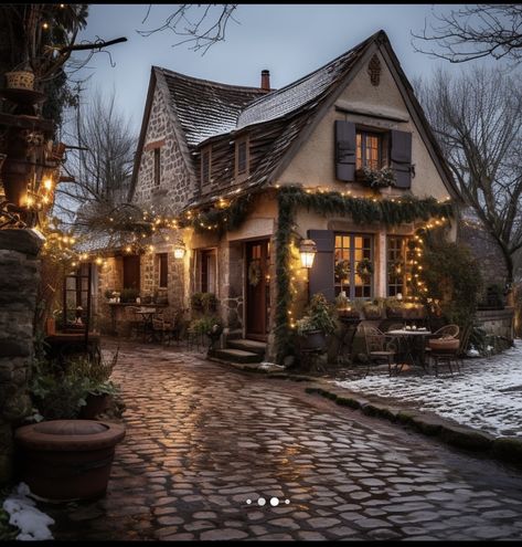 Autumn Aesthetic House, Christmas Cabin Exterior, German House Exterior, Aesthetic House Exterior, Winter House Exterior, Christmas Cabin, Cabin Exterior, Cottage Exterior, Instagram Direct