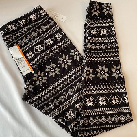 Black, Grey & White Fairisle Leggings Size Medium Snowflake Print Ultra Soft Pants Pjs, Holiday Pants, Soft Christmas, School Clothing, Navy Blue Leggings, Snowflake Print, Halloween Leggings, Spandex Pants, Christmas Leggings