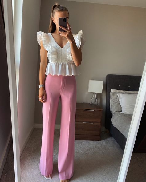 What Em Wore, Pink Trousers Outfit, Exec Photoshoot, Buisness Casual Women Outfits Chic, Buisness Casual Women, Spring Business Casual Outfits, Buisness Casual, Recruitment Outfits, Career Outfits