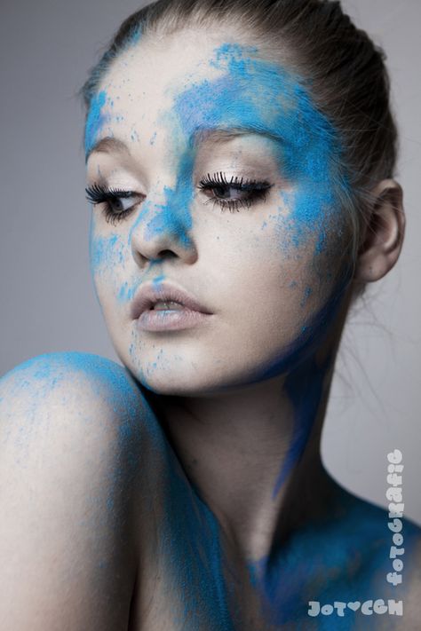 Makeup In Water Photography, Holi Shoot, Holi Powder, High Fashion Makeup, Face Art Makeup, Paint Photography, Spring Photography, Makeup Photography, Beauty Shoot