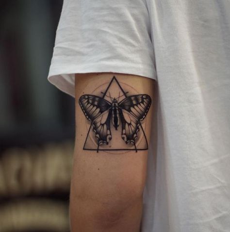 Best Butterfly Tattoos, Best Tattoos Ever, Best Tattoos For Men, Tattoo Papillon, Mens Butterfly Tattoo, Tricep Tattoos, Tattoo Homme, Cool Tattoos For Girls, Tattoos For Men And Women