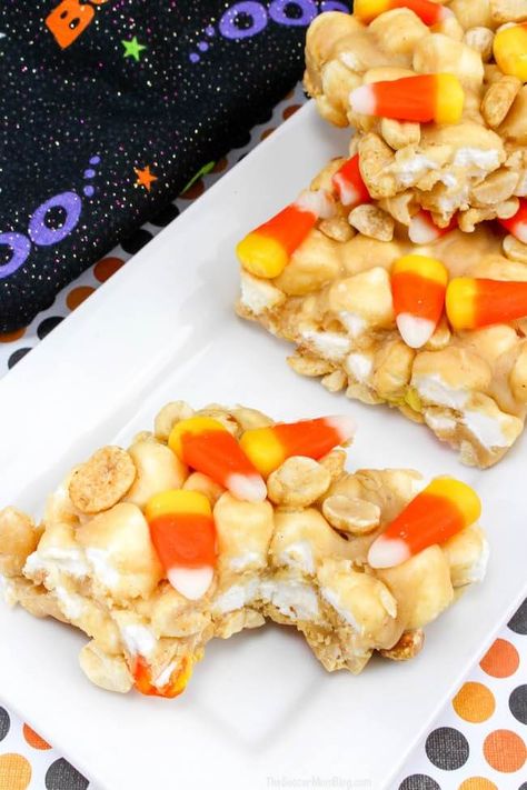 Crazy Candy Corn Marshmallow Treats Bars Spooky Halloween Recipes, Candy Corn Desserts, Marshmallow Treats Recipe, Candy Corn Recipe, Candy Bar Recipe, Butter Candy, Treat Bar, Pumpkin French Toast, Peanut Butter Marshmallow