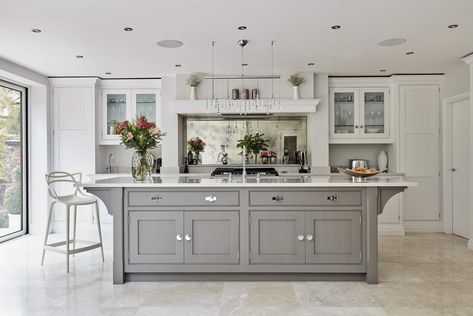 Contemporary Grey Kitchen, Tom Howley, Open Plan Kitchen Living, Kabinet Dapur, Open Plan Kitchen Living Room, Kitchen Design Open, Kitchen Dining Living, Shaker Kitchen, Luxury Kitchen Design