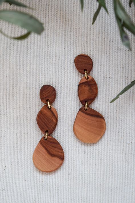 Wooden Jewelry Aesthetic, Wood Accessories Jewellery, Diy Wood Earrings, Natural Wood Nature-inspired Jewelry, Casual Brown Wooden Jewelry, Nature-inspired Natural Wood Earrings As Gift, Nature-inspired Brown Wooden Jewelry, Wooden Jewelery, Wooden Accessories