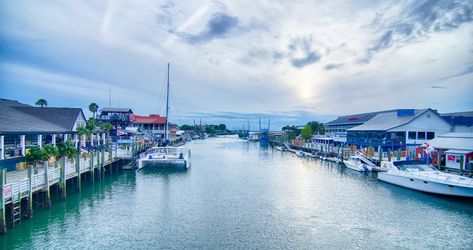 Shems Creek Sc, Shem Creek, Charleston Restaurants, Wellness Ideas, Country Boil, Oceanfront Vacation Rentals, Outdoor Cabana, Charleston Travel, Waterfront Dining