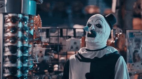 Goof Art The Clown GIF by Signature Entertainment - Find & Share on GIPHY Funny Clowns, Art The Clown Terrifier, Terrifier 2, Silly Characters, Halloween Flash, Hello Gif, Art The Clown, Cosplay Art, Horror Villains