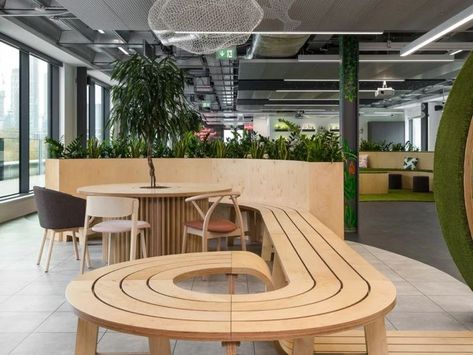 AN URBAN CITY THEMED OFFICE WITHIN OLD STREET’S ‘TECH CITY’ Coworking Space Design, Innovation Hub, Wooden Benches, Breakout Area, Coworking Office, Green Office, Office Snapshots, Workplace Design, Coworking Space