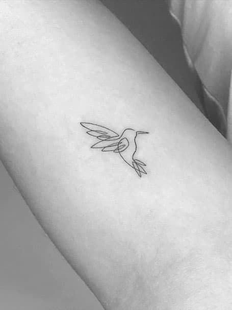 60 Cool Small Tattoos for Women in 2021 - The Trend Spotter Ideas Tatuajes Mujer, Small Hummingbird Tattoo, Classy Tattoos For Women, Grandma Tattoos, Small Tattoo Ideas For Women, The Trend Spotter, Small Tattoo Ideas, Petite Tattoos, Tattoo Ideas For Women