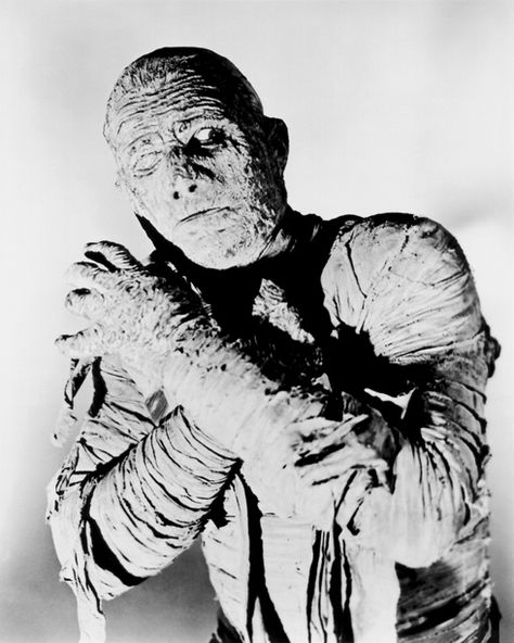 The Mummy's Ghost (Universal 1944) Classic Monster Movies, The Last Man On Earth, Lon Chaney Jr, Newest Horror Movies, Lon Chaney, Boris Karloff, Famous Monsters, Horror Monsters, The Mummy