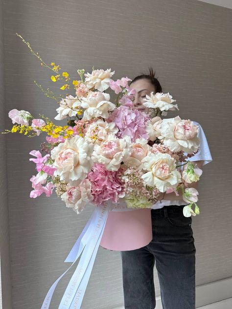 Oriental tale - garden roses, hydrangea, Oncidium, long stem premium roses Big Bouquet, Big Flower Bouquet, Luxury Flower Bouquets, Hydrangea Bouquet, Prettiest Bouquet, Boquette Flowers, Flower Therapy, Luxury Flowers, Beautiful Bouquet Of Flowers