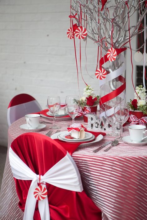 Holiday Table Decor Ideas On Any Budget - Weddingchicks % Holiday Table Decor Ideas, Christmas Salon, Holiday Wedding Decor, Tequila Rose, Ward Christmas Party, Table Decoration Ideas, Christmas Table Decoration, Tea Club, Holiday Table Decor