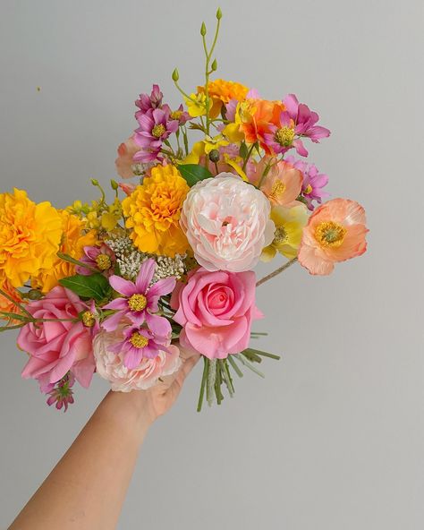 Therese’s warm sunset bridal bouquet 🎀🌅 Warm Sunset, Flower Inspiration, Sketchbook Ideas, Sunset Colors, July 31, Flower Bouquet Wedding, Flower Photos, Bridal Bouquet, Wedding Inspo