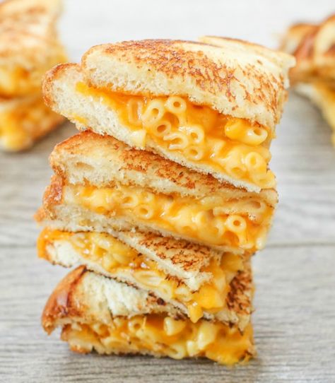 Makaroni und Käse Sandwich gegrillt, schnelle Sandwich-Idee zum #Weihnachtsbuffe Brownies Truffles, Grilled Mac And Cheese, Truffles Chocolate, Cheese Macaroni, Food Korean, Food Carts, Grilled Cheese Sandwiches, Grilled Cheese Recipes, Filling Food