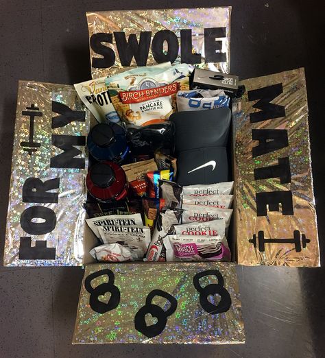 Gym-themed care package! #gym #fitness #gift #carepackage #gymrat Gym Box Gift For Him, Valentines Gift For Gym Rat Boyfriend, Gym Rat Gifts Basket, Spooky Basket Ideas For Boyfriend Gym, Gym Gift Ideas, Gym Gifts For Him, Gift Baskets For Him, Fitness Gift, Fitness Shirts