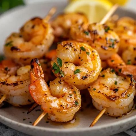 Grilled Shrimp Skewers: Light and Flavorful Shrimp Skewers Marinade, Grilled Shrimp Marinade, Shrimp Marinade, Grilled Shrimp Skewers, Shrimp Skewers, Fish Recipes Healthy, Summer Dishes, Grilled Shrimp, Backyard Bbq