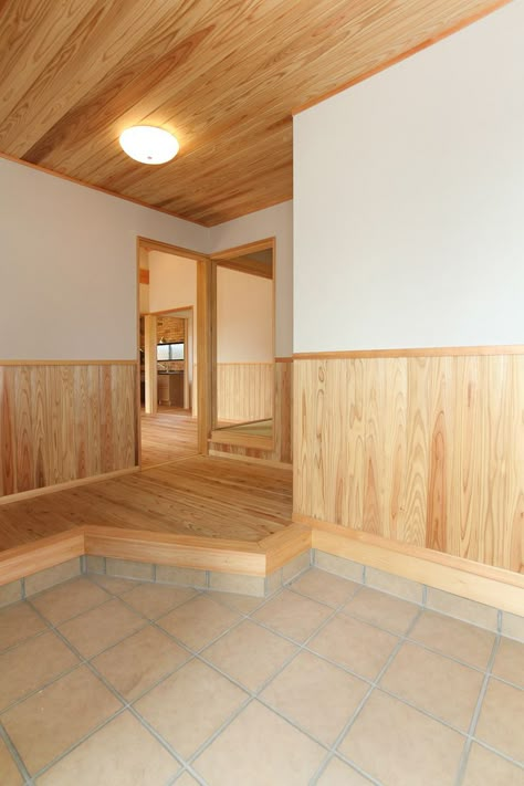 Half Drywall Half Paneling, Light Wood Wainscoting, Tongue And Groove Cabin Interior, Wood Wainscoting Ideas Living Room, Natural Wood Paneling Walls, House With Wood Paneling, Half Wood Wall, Half Wood Panel Walls, Pine Wainscoting