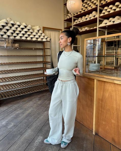 AMAKA (@amaka.hamelijnck) • Instagram photos and videos Amaka Hamelijnck, Sports Day Outfit, Curly Head, Fashion Week Dresses, Comfy Outfits Winter, New Personality, Summer Outfits For Teens, People Clothes, Workout Attire