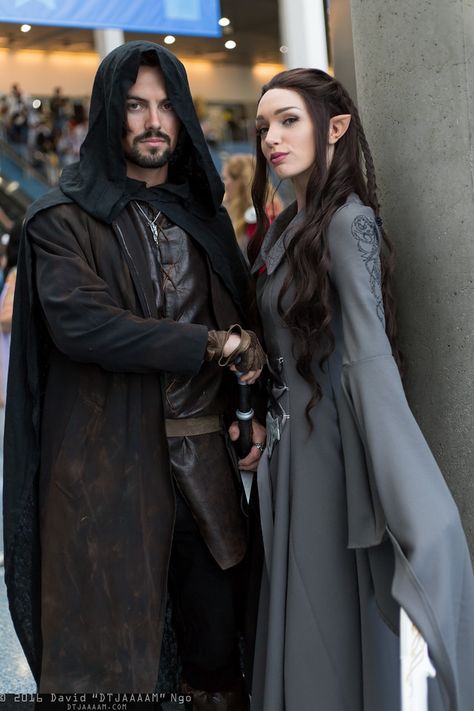 Aragorn and Arwen Undomiel Arwen Costume, Arwen Undomiel, Aragorn And Arwen, Cosplay Couple, Couples Cosplay, Couple Cosplay, Duo Halloween Costumes, Epic Cosplay, Special Pictures