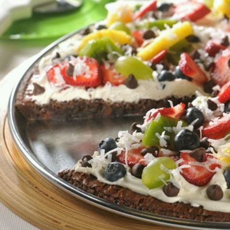 Nestle toll house Chocolate Fruit Pizza, Brownie Fruit Pizza, Fruit Pizza Frosting, Easy Fruit Pizza, Pizza Vegana, Best Baking, Fruit Pizza Recipe, Fresh Fruit Recipes, Dessert Pizza