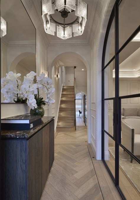 Kensington House Interior Design, Contemporary Entrance Hall, Hallway Ideas Luxury, Mews House Interior, Houses With Character Interior, Classy Modern House, House Interior Entrance, Townhouse Entryway, London Townhouse Interior