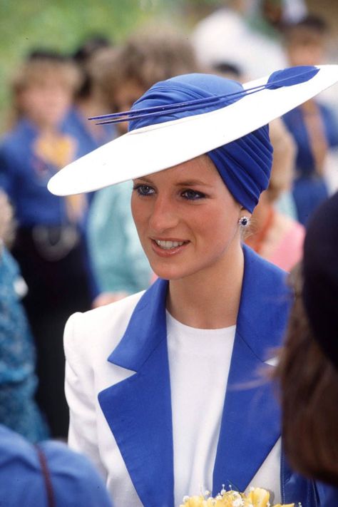 Blue, Hat, Cobalt blue, Headgear, Sun hat, Electric blue, Fashion accessory, Smile, Uniform, Prins William, Princes Diana, Elisabeth Ii, Diana Princess, Lady Diana Spencer, Diana Spencer, Princesa Diana, Blue Hat, Lady Diana