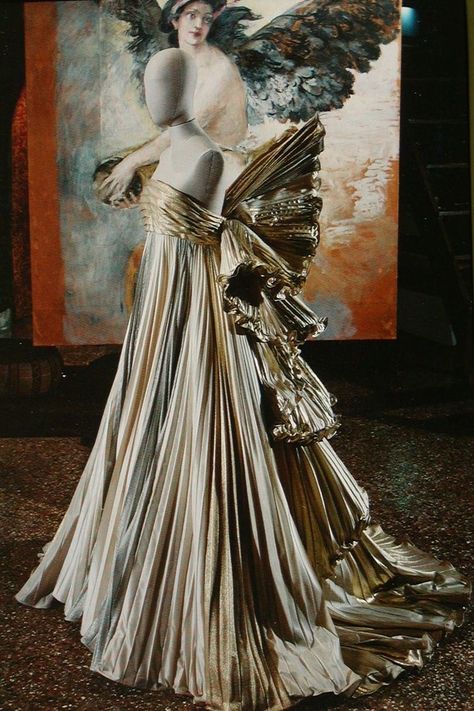 Palazzo Fortuny, Roberto Capucci, Mariano Fortuny, Pleated Gown, Princess Serenity, Magical Creature, Heavenly Bodies, Fantasy Dresses, Fantasy Gowns