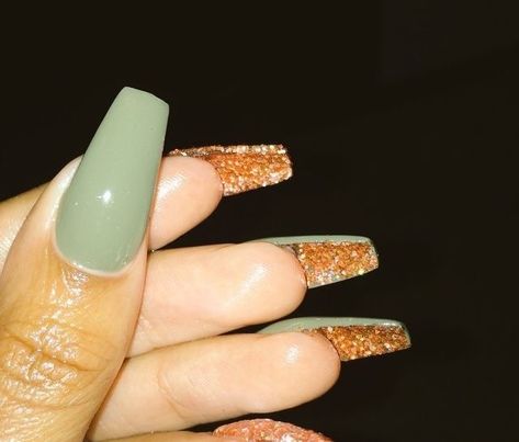 Green nails with gold underneath Nails With Gold, Her Nails, Acrylic Nails Coffin, Dream Nails, Dope Nails, Creative Nails, Nail Shapes, Nail Polishes, Nails On Fleek