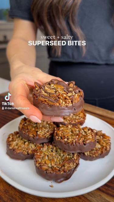 These toasted seed chocolate bites are to die for! They make an easy snack or treat with plant-based protein and fiber. Pumpkin seeds, sunflower seeds, and sesame seeds come together to create a hormone balancing, nourishing snack! Seed Bars, Nut Bars, Pumpkin Seed Recipes, Healthy Sweet Snacks, Snack Bars, Healthy Sweets Recipes, Energy Bites, Energy Bars, High Protein Snacks