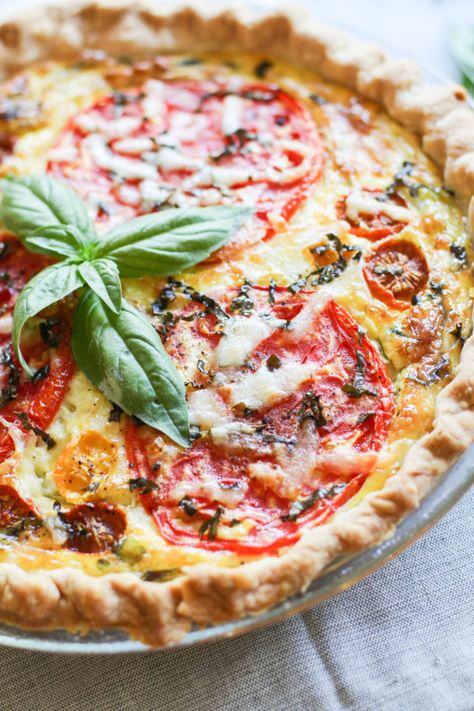 Basil Quiche, Basil Pie, Zucchini Pie Recipes, Tomato Pie Recipe, Zucchini Pie, Vegetable Pie, Zucchini Tomato, Tomato Pie, Think Food