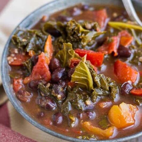 Black Bean and Kale Soup Bean And Kale Soup, Black Bean Stew, Kale Soup Recipes, Ways To Eat Healthy, Spinach Soup, Black Bean Soup, Kale Soup, Sausage Soup, Vegan Soups